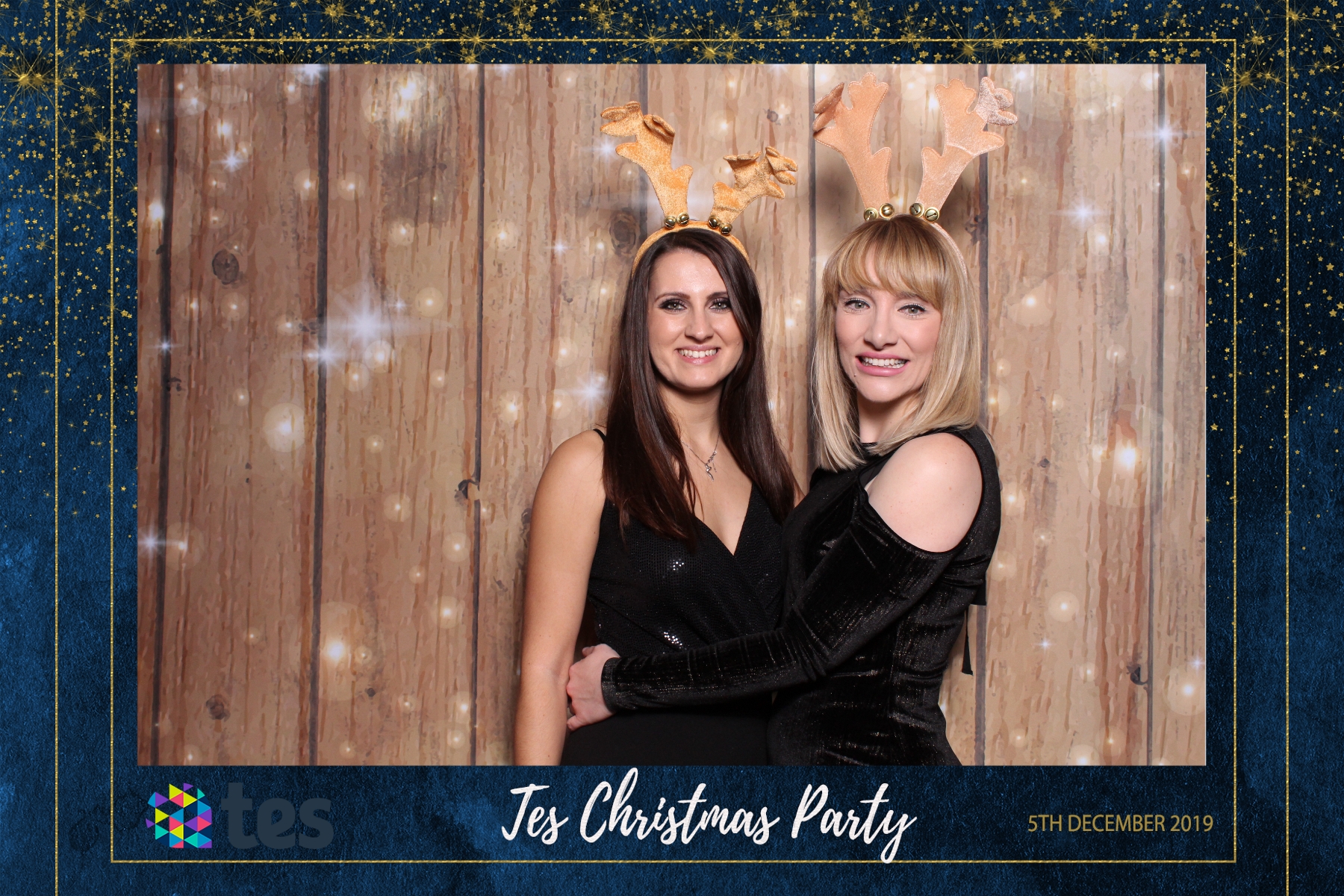 Tes Christmas party  | View more photos from the event at gallery.magicimages.uk/u/MagicImages/Tes-Christmas-party
